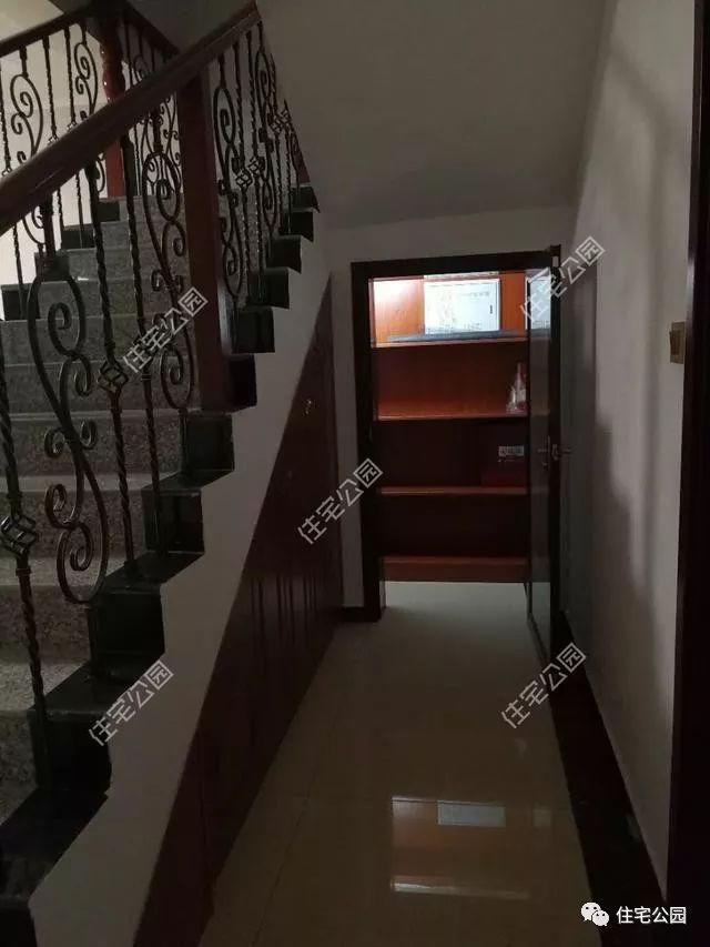 做毛坯花了50萬(wàn)，裝修花了20萬(wàn)，這套2層別墅，驚艷了十里八鄉(xiāng)