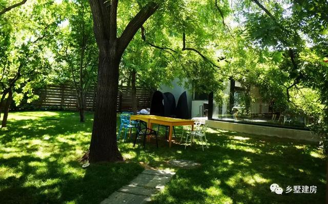 農村二層別墅圖主體造價僅需29萬左右，帶車庫、露臺，配超大庭院，既實用又美觀！