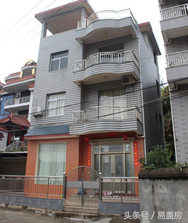 三層歐式別墅圖，方、圓的經(jīng)典結(jié)合，讓你在村內(nèi)享受品質(zhì)生活