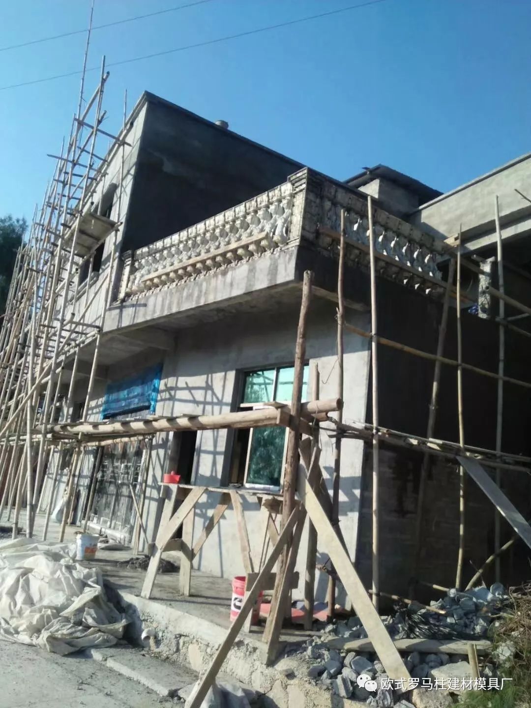 水泥藝術(shù)圍欄模具越來(lái)越流行,給城市和農(nóng)村增添色彩