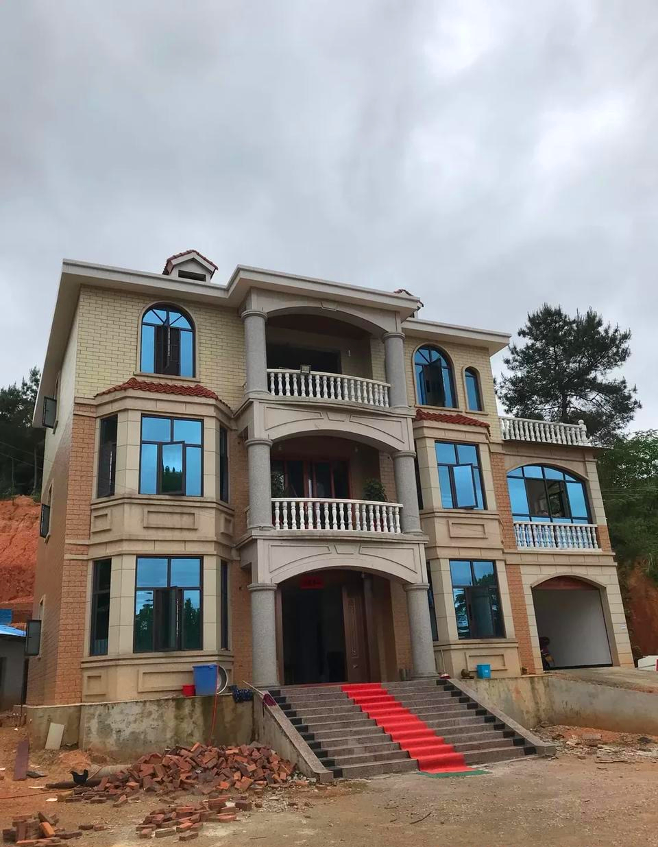 3款【漂亮三層別墅圖片大全】預算25萬起，第2款老少皆愛！