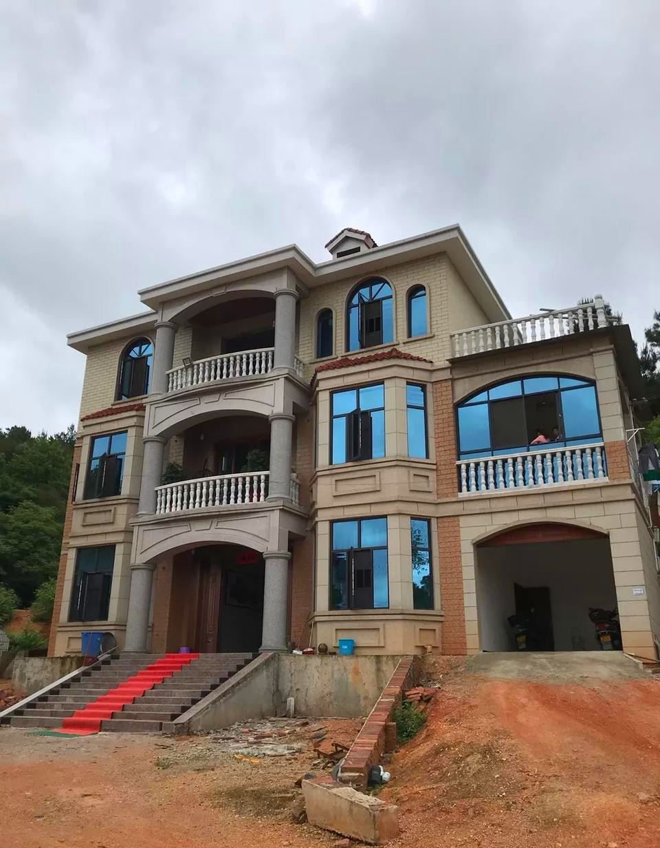 3款【漂亮三層別墅圖片大全】預算25萬起，第2款老少皆愛！