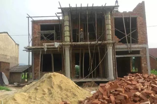 農(nóng)村自建房羅馬柱怎么做？GRC水泥預制、模板現(xiàn)澆羅馬柱