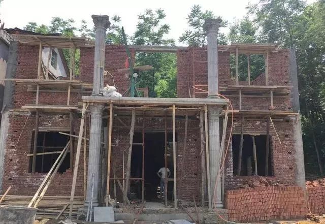 農(nóng)村自建房羅馬柱怎么做？GRC水泥預制、模板現(xiàn)澆羅馬柱