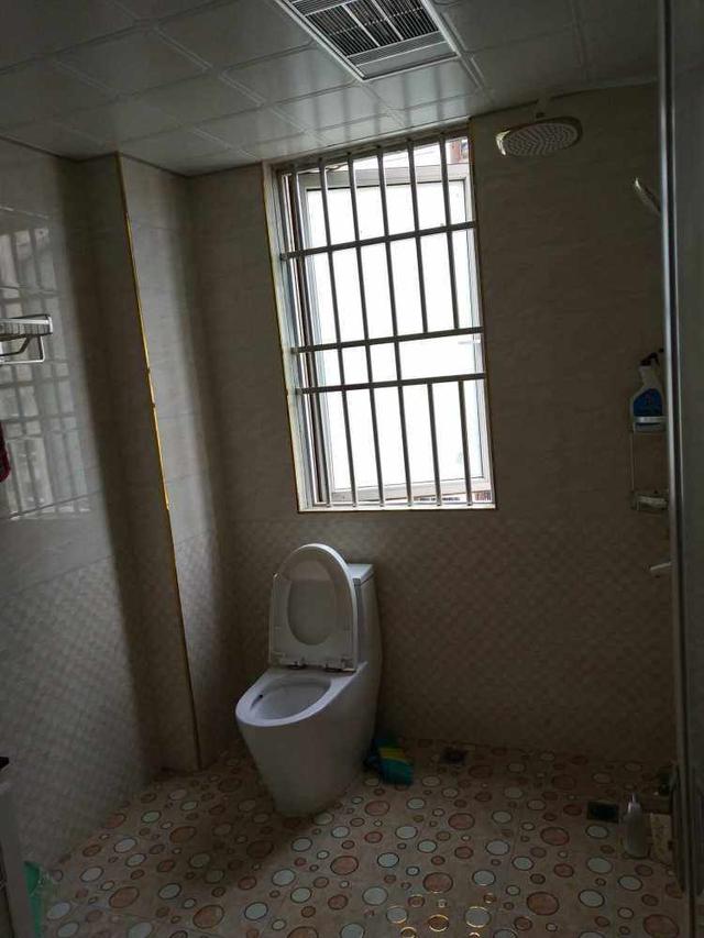 120平新房裝修花費(fèi)了22萬，客餐廳全瓷磚上墻，整體是簡潔明亮很耐看！