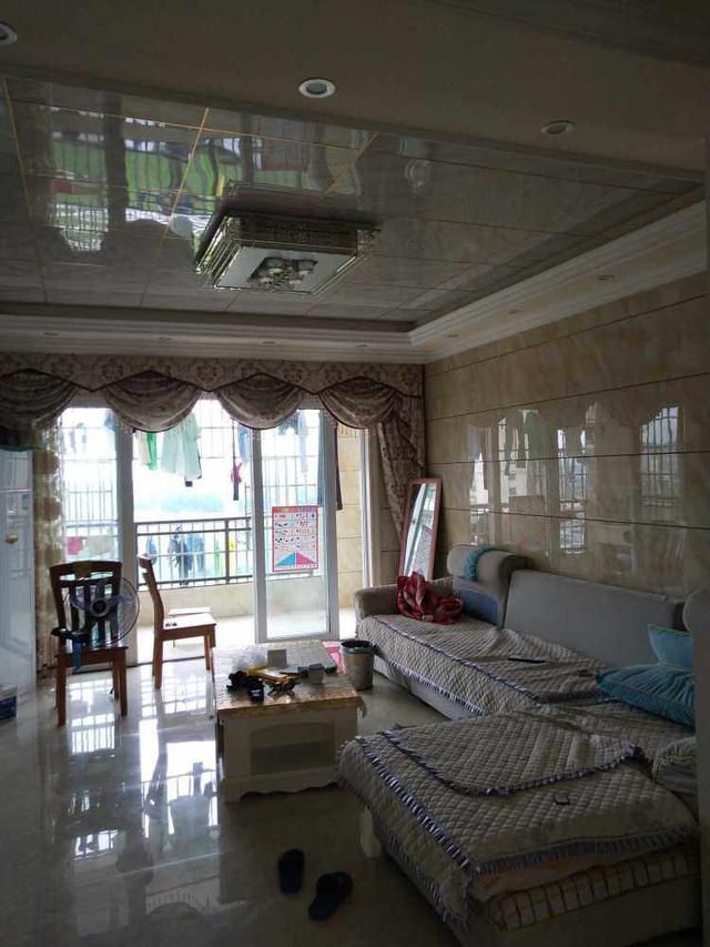 120平新房裝修花費(fèi)了22萬，客餐廳全瓷磚上墻，整體是簡潔明亮很耐看！