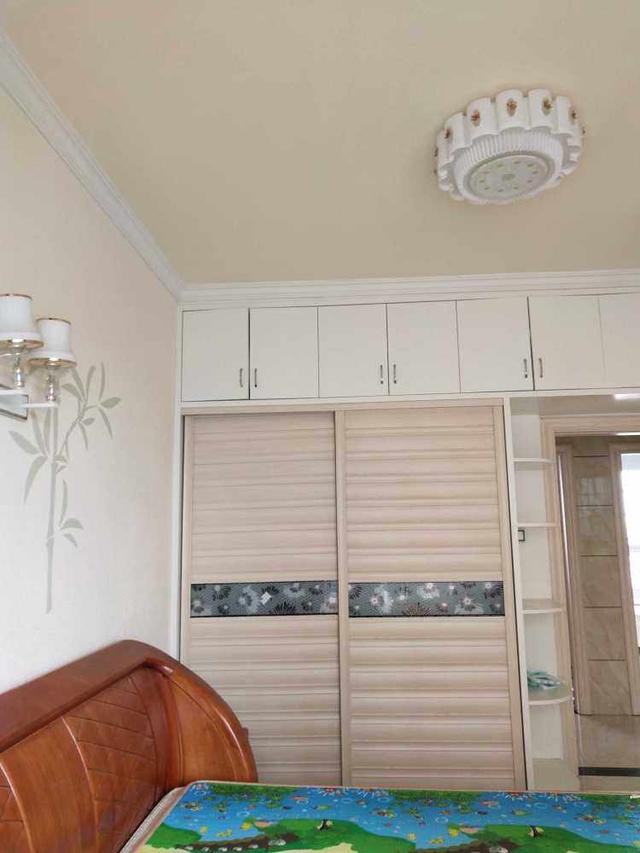 120平新房裝修花費(fèi)了22萬，客餐廳全瓷磚上墻，整體是簡潔明亮很耐看！