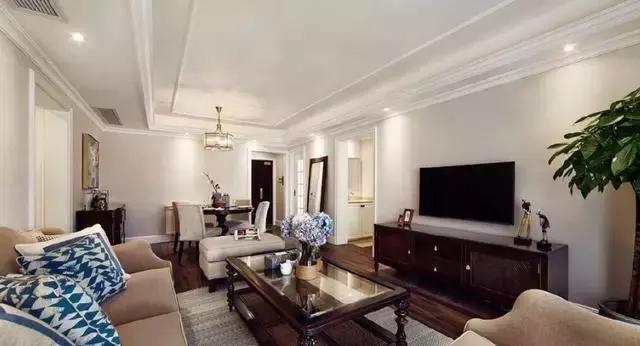 100平米三居室簡約美式風格裝修設計，整個色調為奶茶色，溫暖輕柔了整個空間！