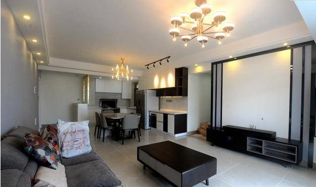 130平米房子簡約風格裝修，黑白灰色調搭配還是那么經典