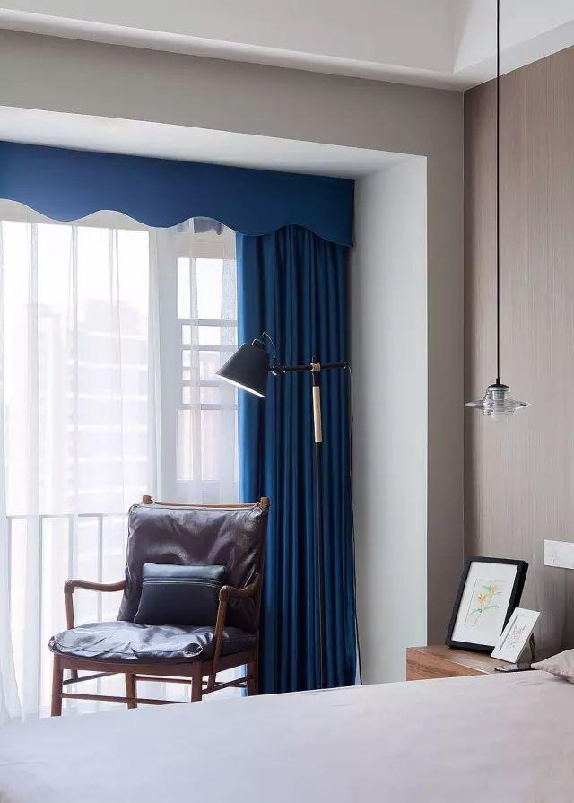 125平方的現代簡約風格裝修效果圖，空間寬敞明亮，三居室的環境打造的非常簡約小資。