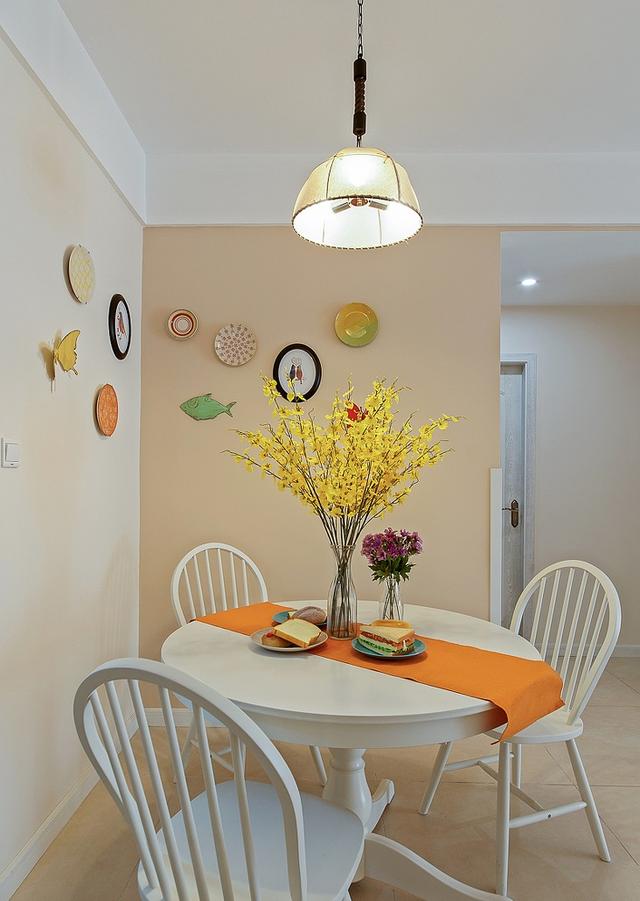 90㎡的三居室，普普通通的裝修風格，但是很溫馨。