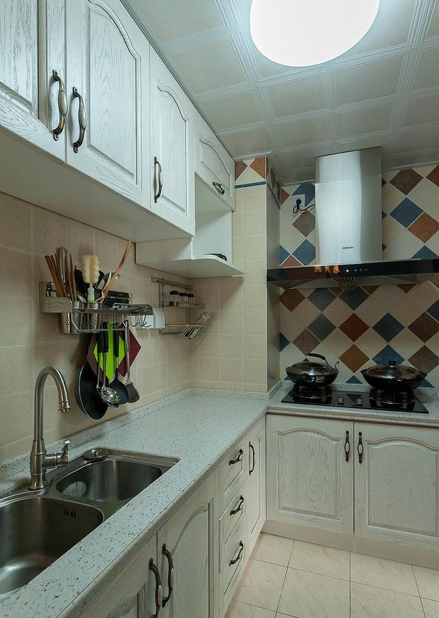 90㎡的三居室，普普通通的裝修風格，但是很溫馨。