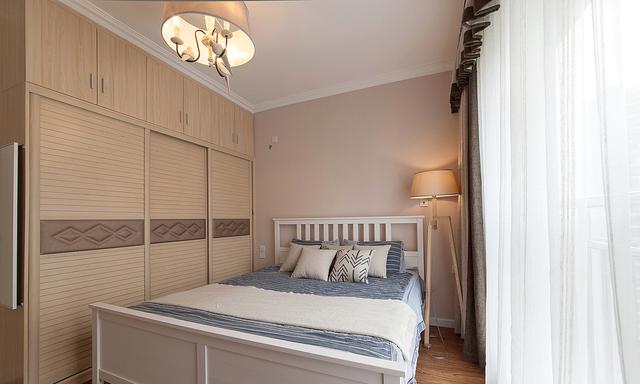 90㎡的三居室，普普通通的裝修風格，但是很溫馨。