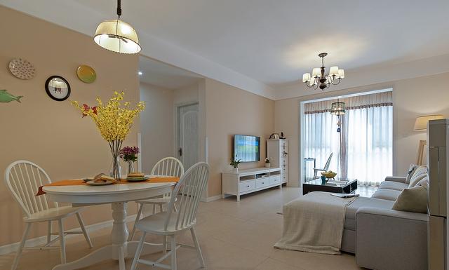 90㎡的三居室，普普通通的裝修風格，但是很溫馨。