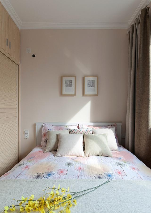 90㎡的三居室，普普通通的裝修風格，但是很溫馨。