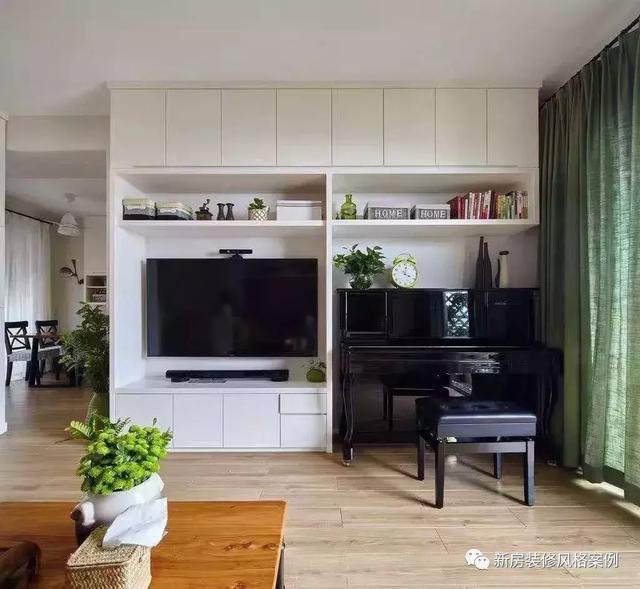 130平三室新房用了10萬裝修簡約風，電視柜與鋼琴融為一體，美觀實用！
