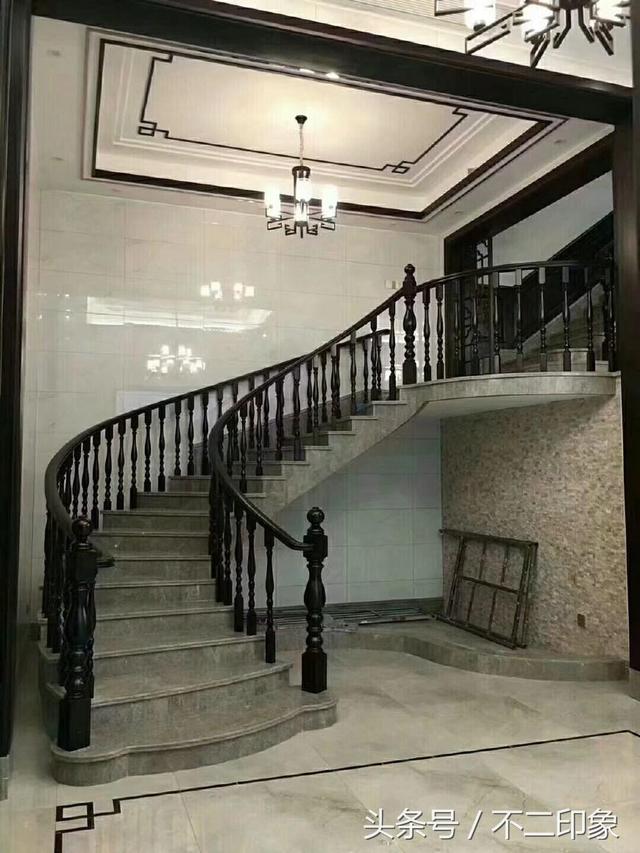 花了102W全包裝修的豪華別墅，大理石做的客廳電視墻特別喜歡，忍不住曬一曬！