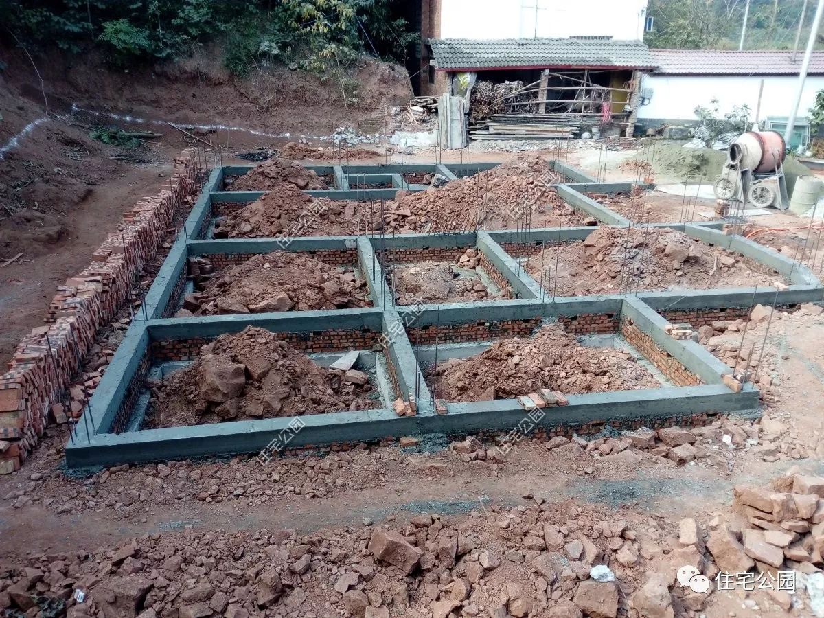 最走心的包工頭，力勸房主把筏基改成條基，省了一半的基礎錢！