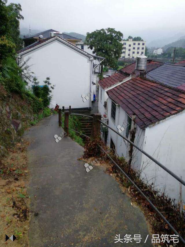 三層中式別墅設計圖，綠水青山白墻黛瓦，鄉間恬淡生活躍然眼前