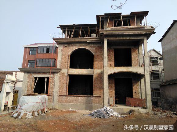 自建三層別墅，附平面設(shè)計圖，造價30萬左右，12X9.3米有露臺和院子