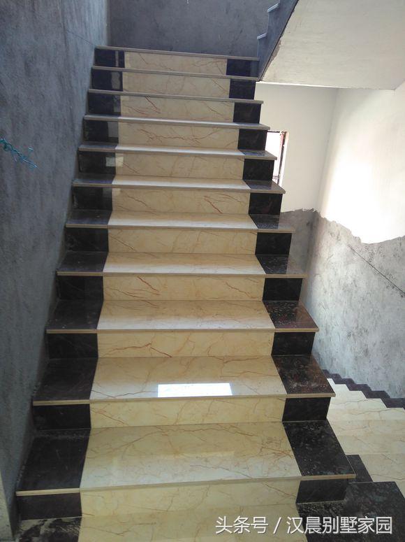 自建三層別墅，附平面設(shè)計圖，造價30萬左右，12X9.3米有露臺和院子