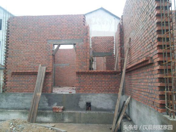 自建三層別墅，附平面設(shè)計圖，造價30萬左右，12X9.3米有露臺和院子