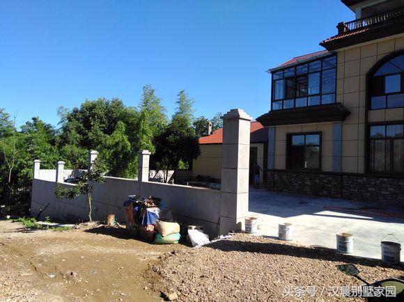 自建三層別墅，附平面設(shè)計圖，造價30萬左右，12X9.3米有露臺和院子