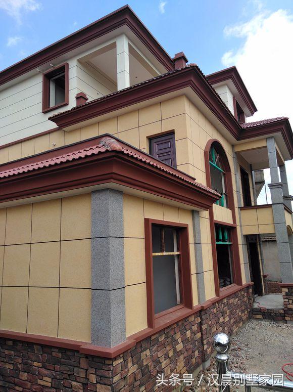 自建三層別墅，附平面設(shè)計圖，造價30萬左右，12X9.3米有露臺和院子