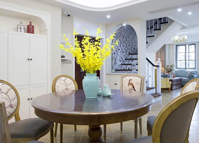 200平美式風格裝修，特別喜歡家里的后花園，可以享受花開的好時光。