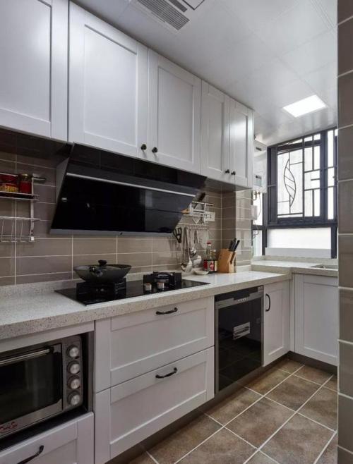 老公堅持用30萬裝修房子，設計風格是簡約和地中海的混搭，效果特別好，飄窗最為亮點