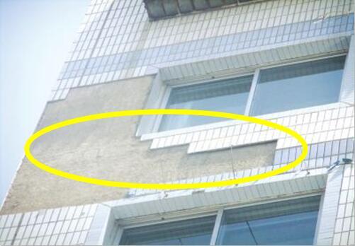 農村自建房萬萬不要貼外墻瓷磚了，聰明人新建的別墅都是直接貼水泥來裝飾，用50年沒問題