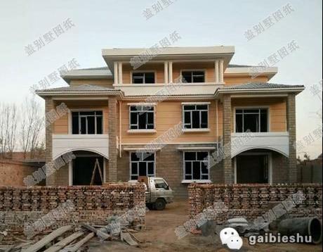 二層雙拼別墅設計圖，對稱式設計和布局，增加建筑的整潔大氣感，主體造價40萬。