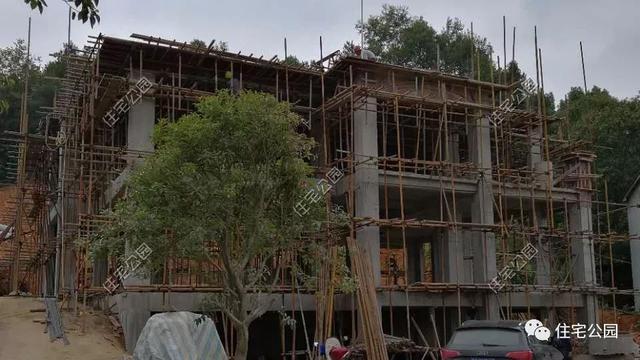 今日實(shí)例別墅設(shè)計(jì)圖，回農(nóng)村建別墅，也算是衣錦還鄉(xiāng)了，還可以盡盡孝道