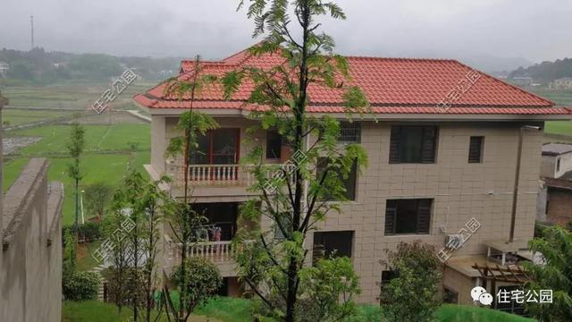今日實(shí)例別墅設(shè)計(jì)圖，回農(nóng)村建別墅，也算是衣錦還鄉(xiāng)了，還可以盡盡孝道