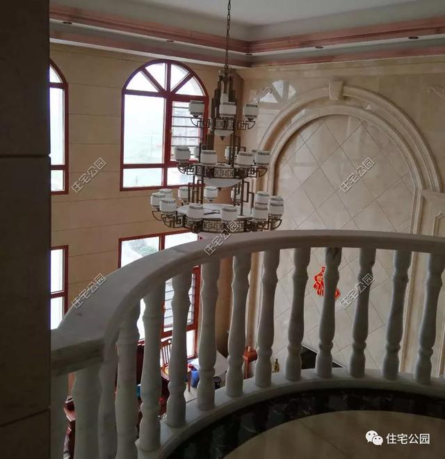 今日實(shí)例別墅設(shè)計(jì)圖，回農(nóng)村建別墅，也算是衣錦還鄉(xiāng)了，還可以盡盡孝道