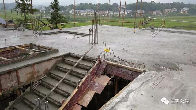 今日實(shí)例別墅設(shè)計(jì)圖，回農(nóng)村建別墅，也算是衣錦還鄉(xiāng)了，還可以盡盡孝道