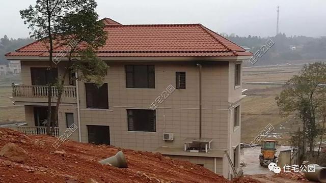 今日實(shí)例別墅設(shè)計(jì)圖，回農(nóng)村建別墅，也算是衣錦還鄉(xiāng)了，還可以盡盡孝道