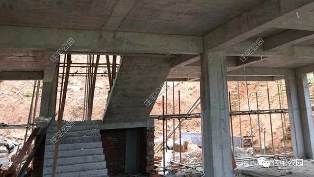 今日實(shí)例別墅設(shè)計(jì)圖，回農(nóng)村建別墅，也算是衣錦還鄉(xiāng)了，還可以盡盡孝道