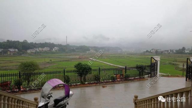 今日實(shí)例別墅設(shè)計(jì)圖，回農(nóng)村建別墅，也算是衣錦還鄉(xiāng)了，還可以盡盡孝道