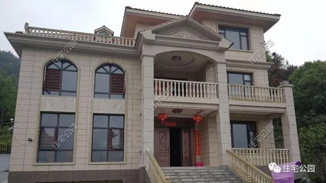 今日實(shí)例別墅設(shè)計(jì)圖，回農(nóng)村建別墅，也算是衣錦還鄉(xiāng)了，還可以盡盡孝道