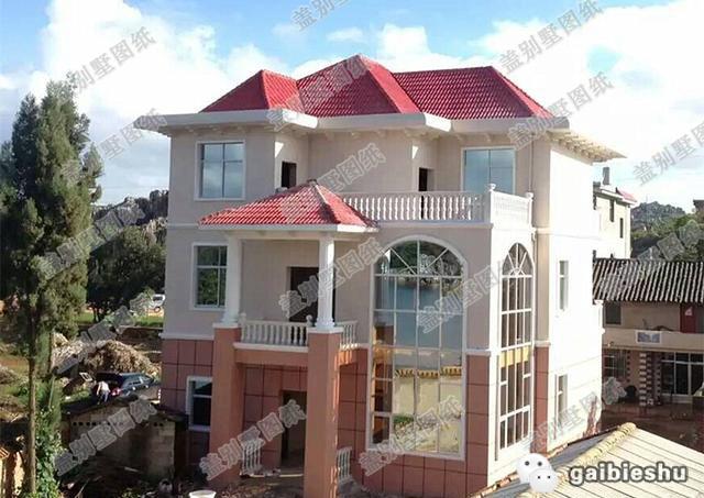 三層簡(jiǎn)歐式別墅設(shè)計(jì)圖，帶大露臺(tái)，大氣時(shí)尚，主體造價(jià)40萬(wàn)左右。