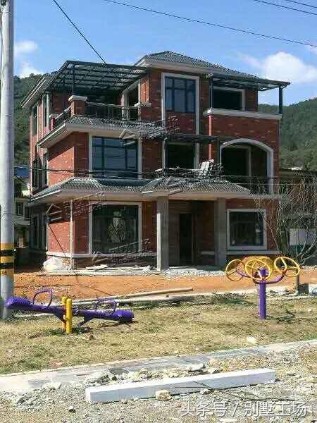 三層農村別墅設計圖，施工難度不大，造價不高，非常的簡潔實用。