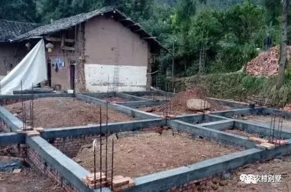 簡單二層小樓房實拍圖，附施工過程，30萬全建好