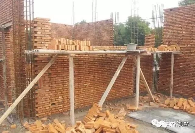 小伙回老家自建4層現代別墅，霸氣側漏，分享施工日志