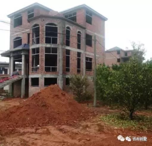 小伙回老家自建4層現代別墅，霸氣側漏，分享施工日志