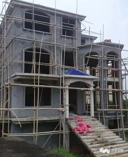 小伙回老家自建4層現代別墅，霸氣側漏，分享施工日志