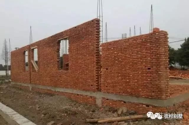 小伙回老家自建4層現代別墅，霸氣側漏，分享施工日志