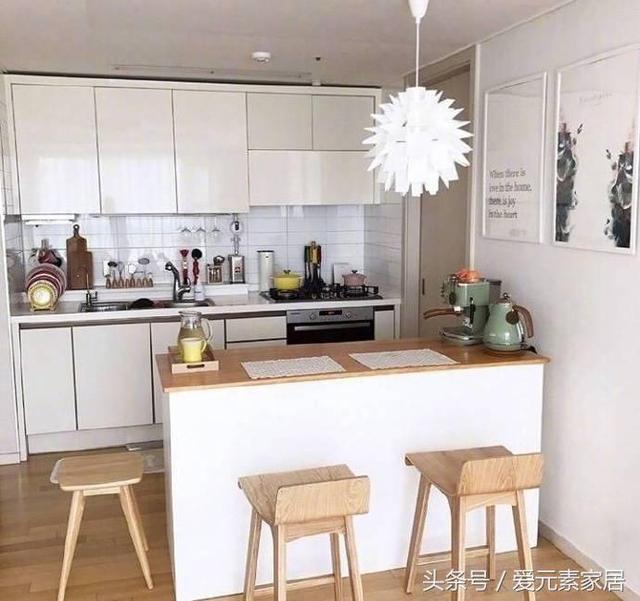 簡簡單單的現代風格，整個房子的裝修只花了近4萬，朋友來我家，我家門檻都快給踏爛了。