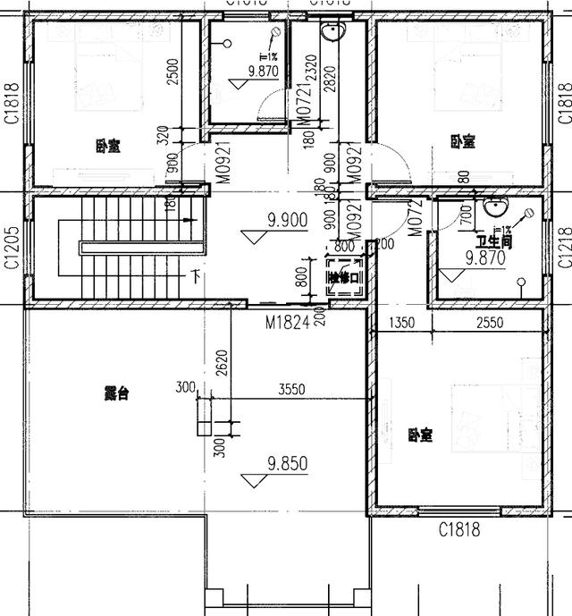 獨棟三層農(nóng)村自建別墅設(shè)計圖，別墅戶型設(shè)計簡單大氣，有陽臺、大露臺、主臥套房等功能，布局流暢。