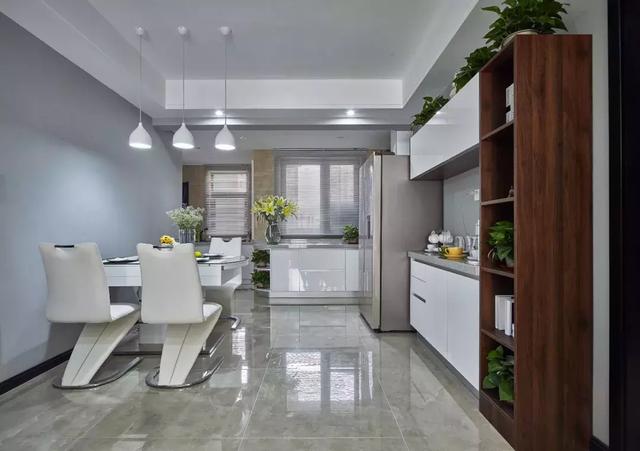 138平三居室用黑白灰風格裝修，簡潔大方，好帥氣。